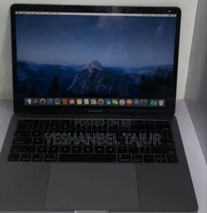 New Laptop Apple MacBook Pro 2017 8GB Intel Core I5 SSD 256GB