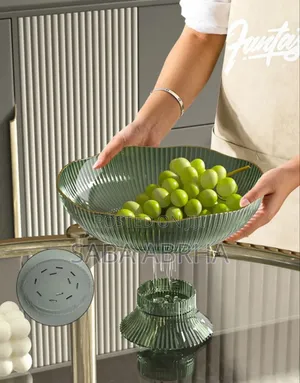 Elegant Ribbed Glass Fruit Bowl With Stand