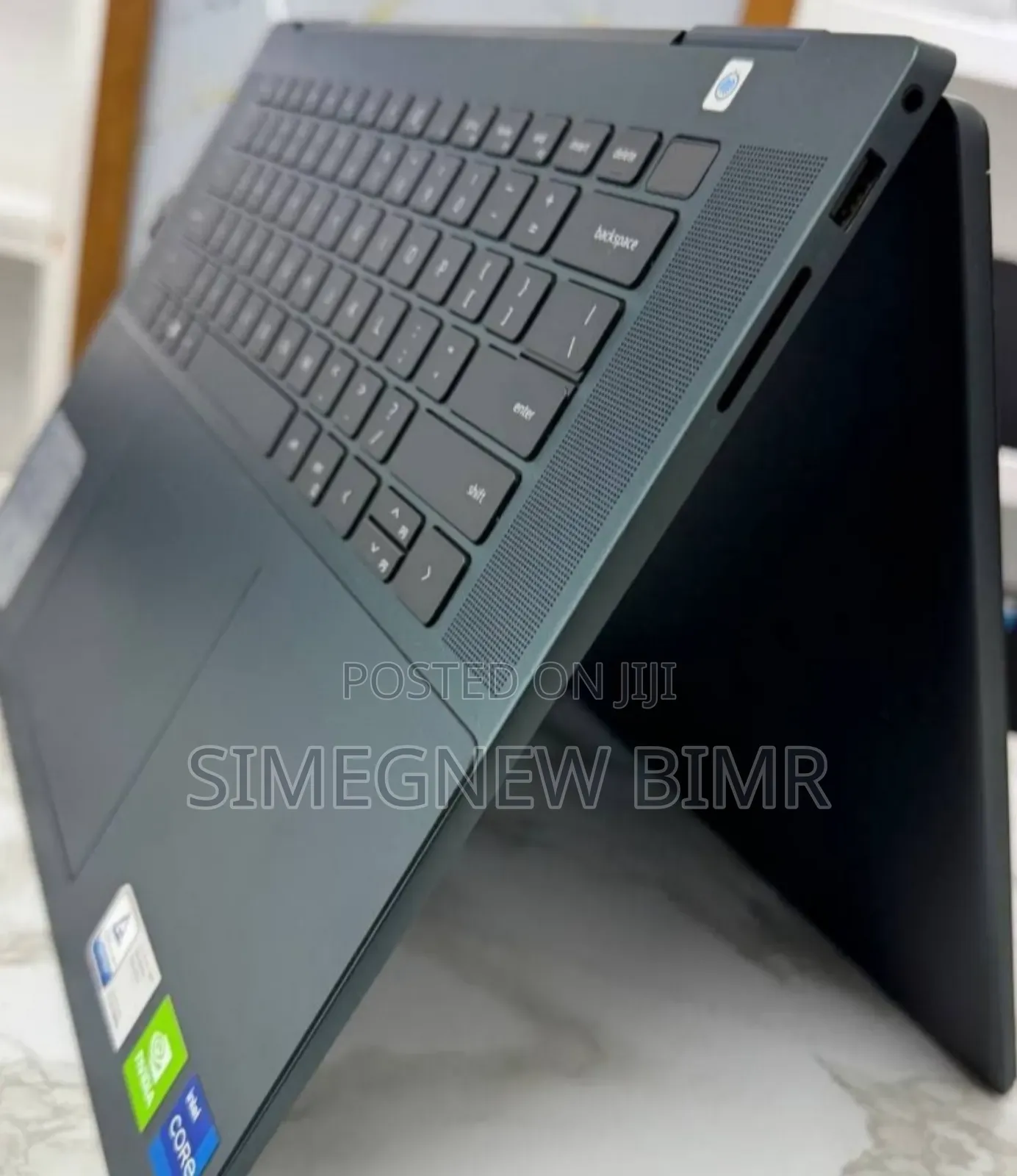 New Laptop Dell Inspiron 16 5620 16GB Intel Core I7 SSD 512GB