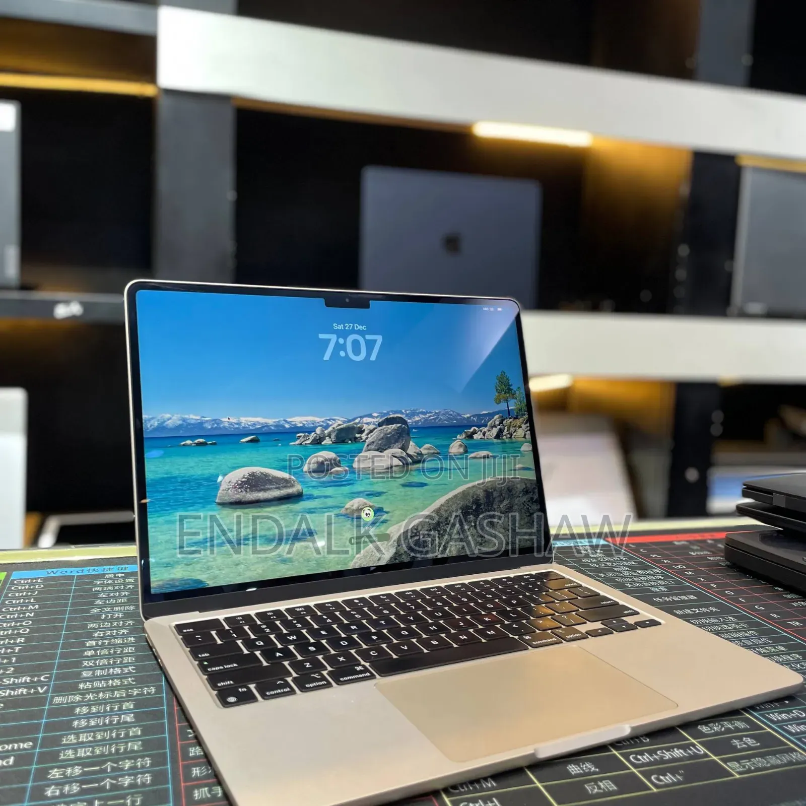 New Laptop Apple MacBook Air 2022 M2 8GB Apple M2 SSD 256GB