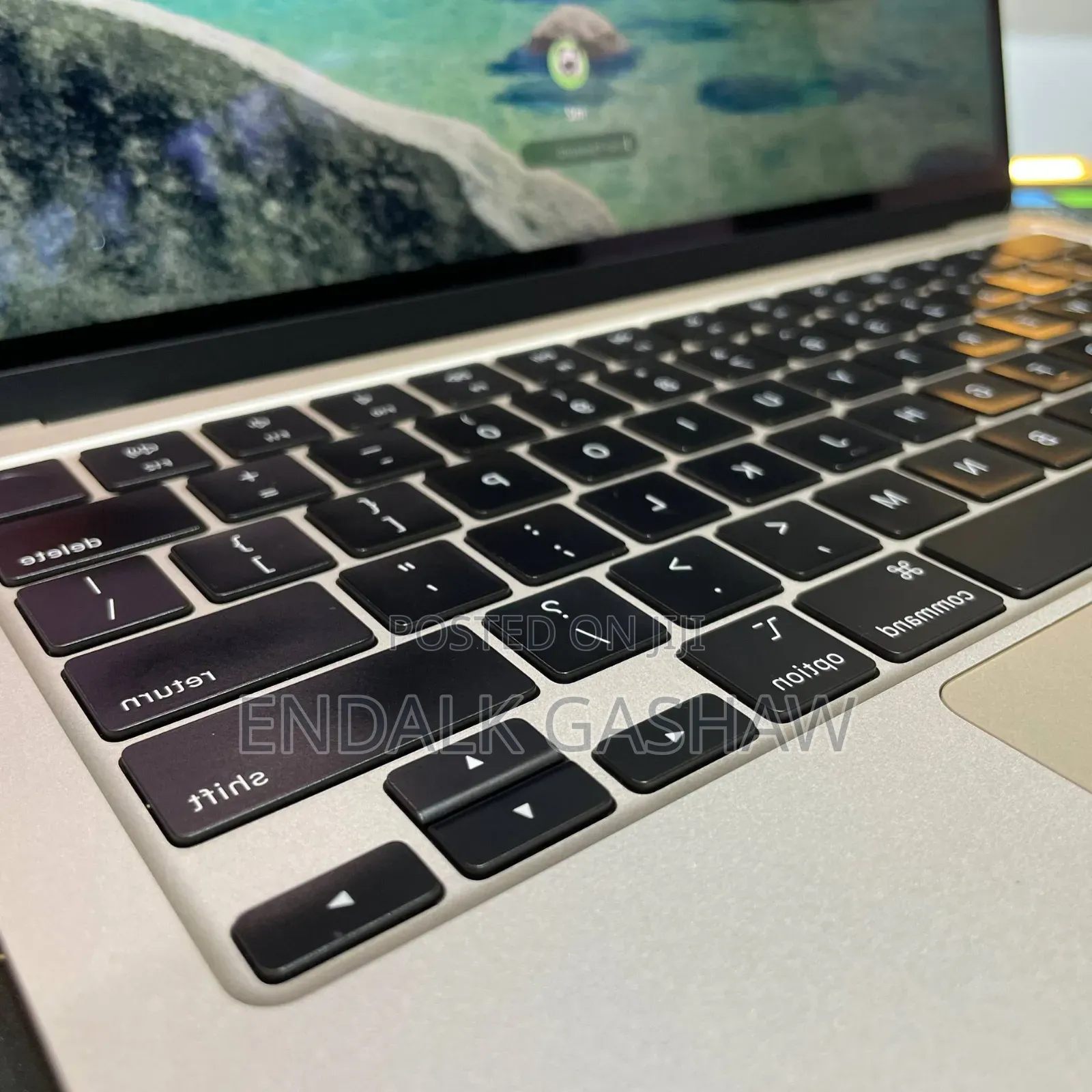 New Laptop Apple MacBook Air 2022 M2 8GB Apple M2 SSD 256GB