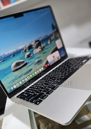 New Laptop Apple MacBook Air 2022 M2 8GB Apple M2 SSD 256GB