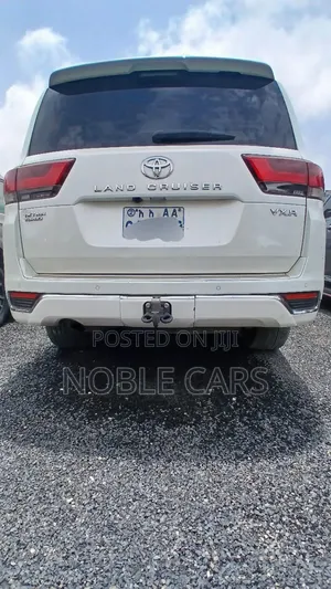 Toyota Land Cruiser 2022 Ivory