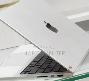 New Apple MacBook Pro 2023 M3 14-Inch 18GB Apple M3 Pro SSD 512GB