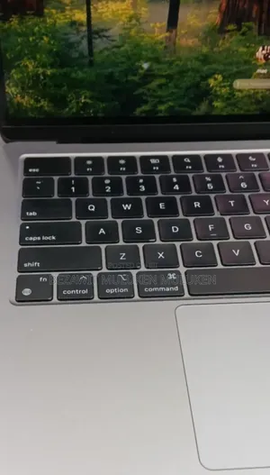 New Laptop Apple MacBook Pro 2022 M2 16GB Apple M2 SSD 256GB