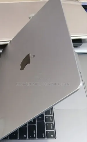 New Laptop Apple MacBook Pro 2022 M2 16GB Apple M2 SSD 256GB