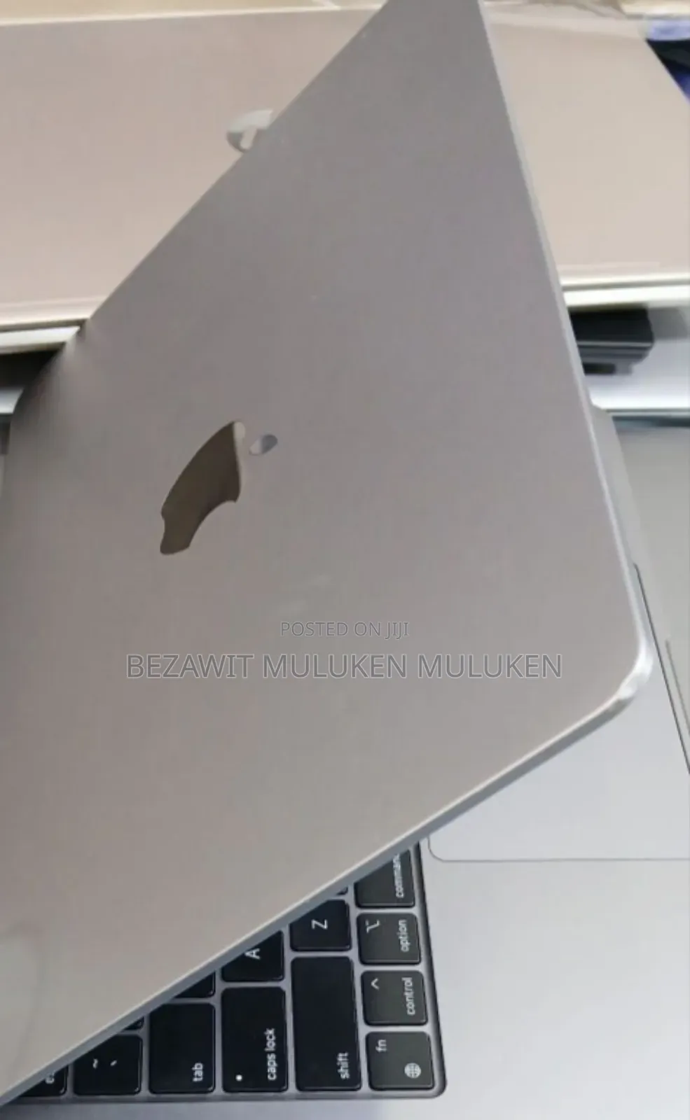 New Laptop Apple MacBook Pro 2022 M2 16GB Apple M2 SSD 256GB