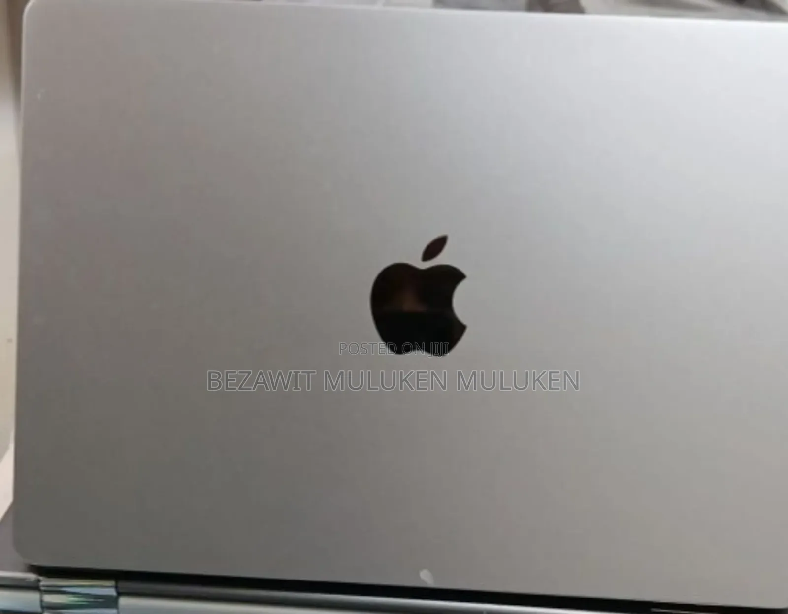 New Laptop Apple MacBook Pro 2022 M2 16GB Apple M2 SSD 256GB