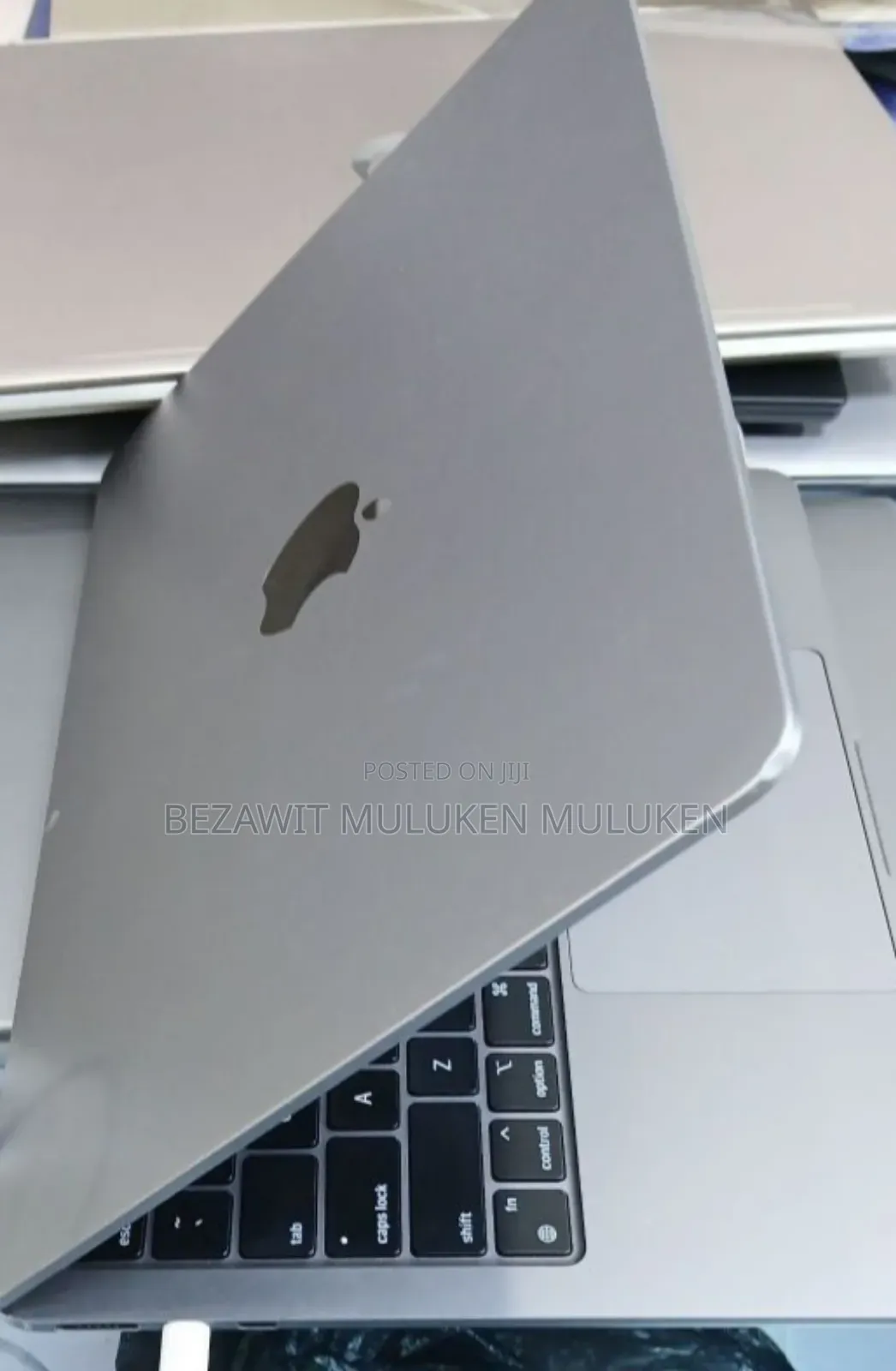 New Laptop Apple MacBook Pro 2022 M2 16GB Apple M2 SSD 256GB