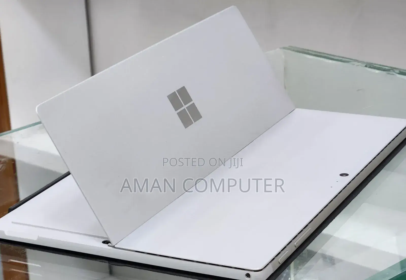 New Laptop Microsoft Surface 8GB Intel Core I7 SSD 256GB
