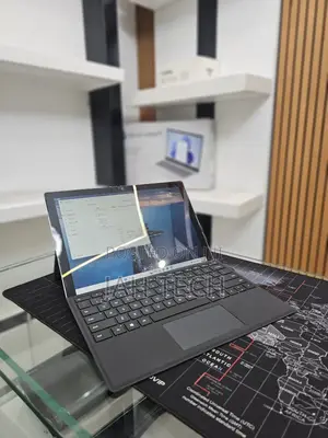 New Laptop Microsoft Surface 8GB Intel Core I7 SSD 256GB