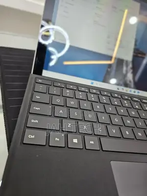 New Laptop Microsoft Surface 8GB Intel Core I7 SSD 256GB
