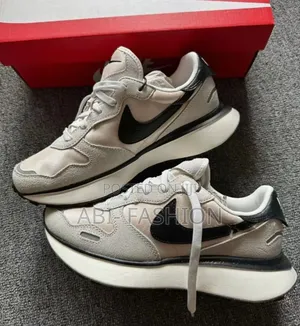Nike Men's Phoenix Waffle Shoes