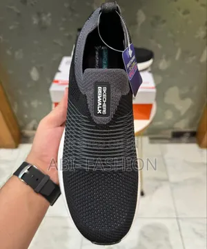 Skechers Go Walk Max Walker Sally