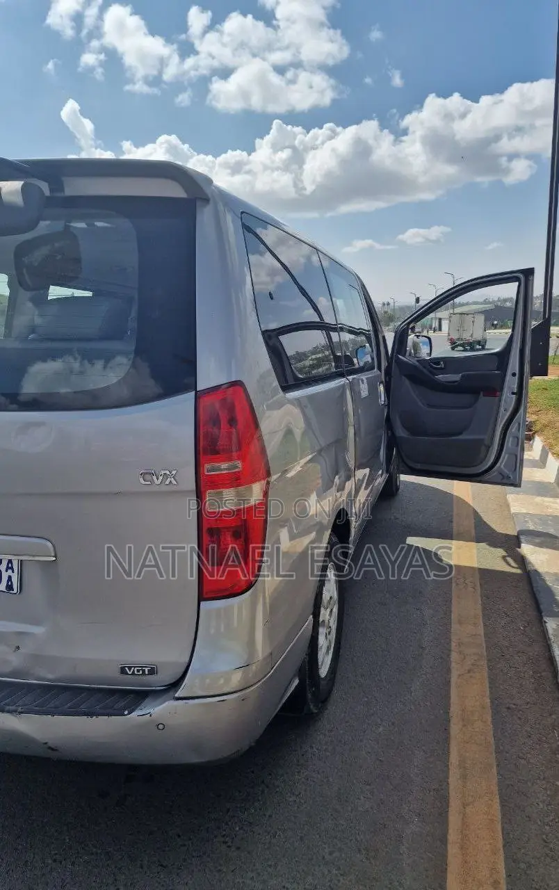 Hyundai Starex 2012 Silver