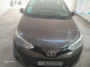 Toyota Yaris 1.5 Sedan L 2020 Brown