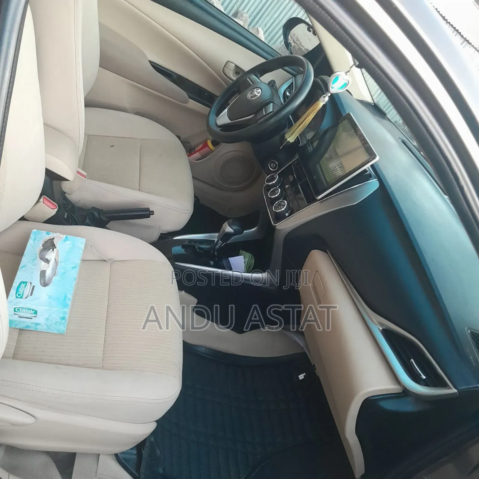 Toyota Yaris 1.5 Sedan L 2020 Brown