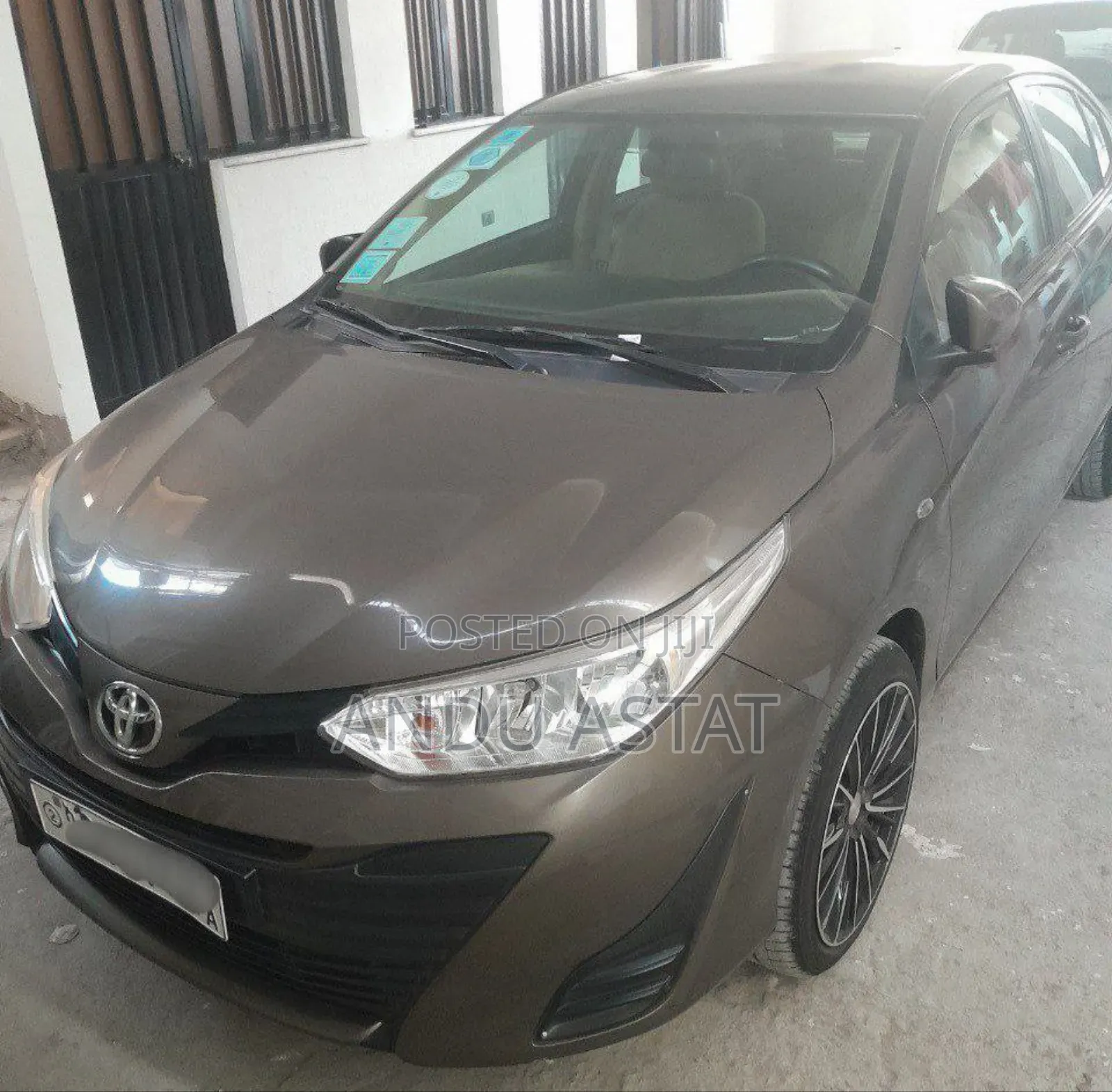 Toyota Yaris 1.5 Sedan L 2020 Brown