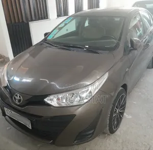 Toyota Yaris 1.5 Sedan L 2020 Brown