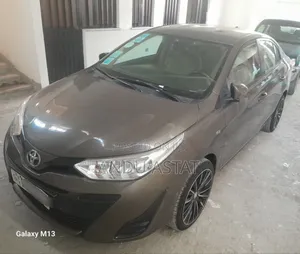 Toyota Yaris 1.5 Sedan L 2020 Brown