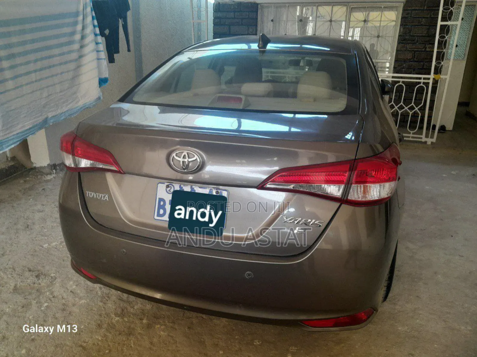 Toyota Yaris 1.5 Sedan L 2020 Brown