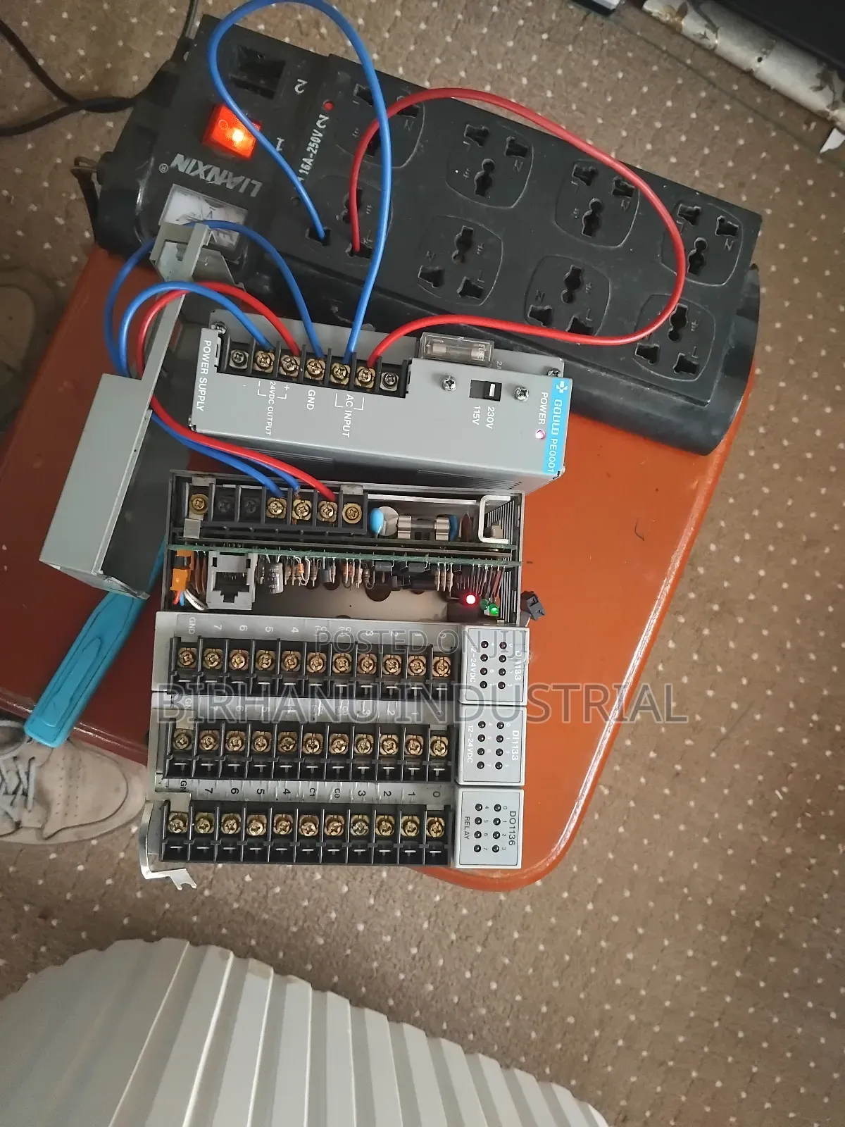 PLC (Programeble Logic Controller)