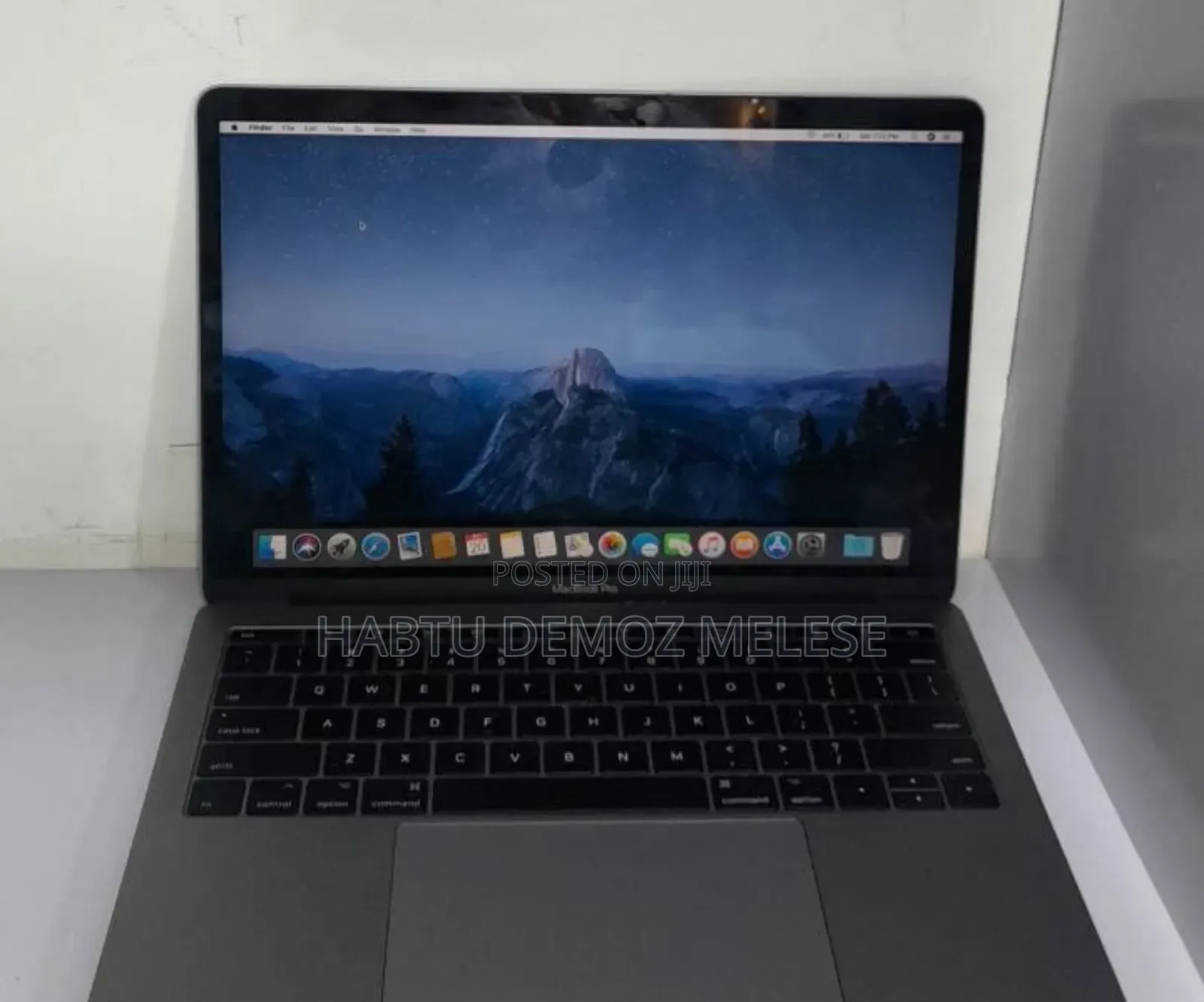 New Laptop Apple MacBook Pro 2017 8GB Intel Core I5 SSD 256GB