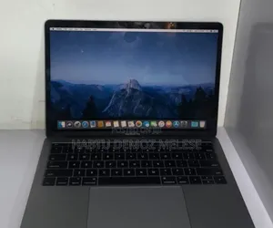 New Laptop Apple MacBook Pro 2017 8GB Intel Core I5 SSD 256GB