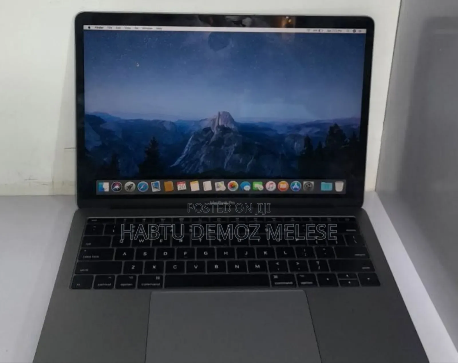 New Laptop Apple MacBook Pro 2017 8GB Intel Core I5 SSD 256GB
