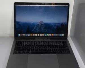 Photo - New Laptop Apple MacBook Pro 2017 8GB Intel Core I5 SSD 256GB