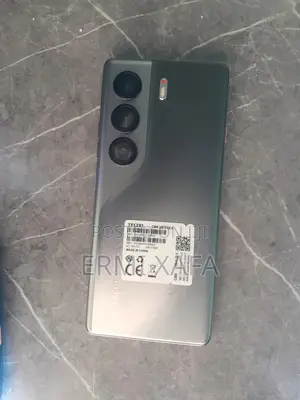 New Tecno Camon 40 Pro 256 GB Silver