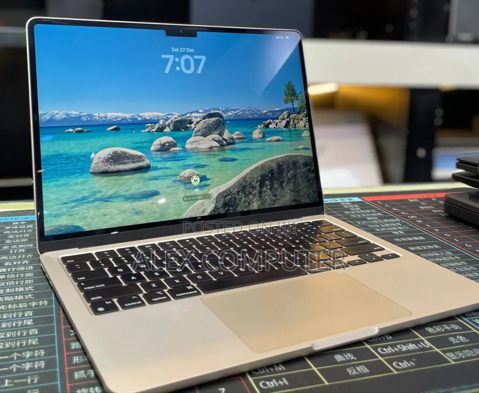 New Laptop Apple MacBook Air 2022 M2 8GB Apple M2 SSD 256GB