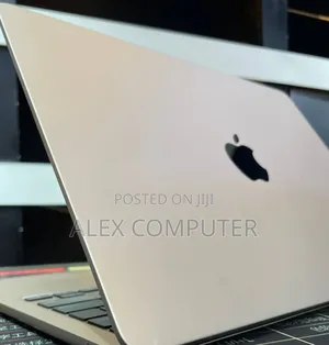 New Laptop Apple MacBook Air 2022 M2 8GB Apple M2 SSD 256GB