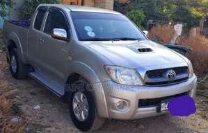 Toyota Hilux 2010 Silver