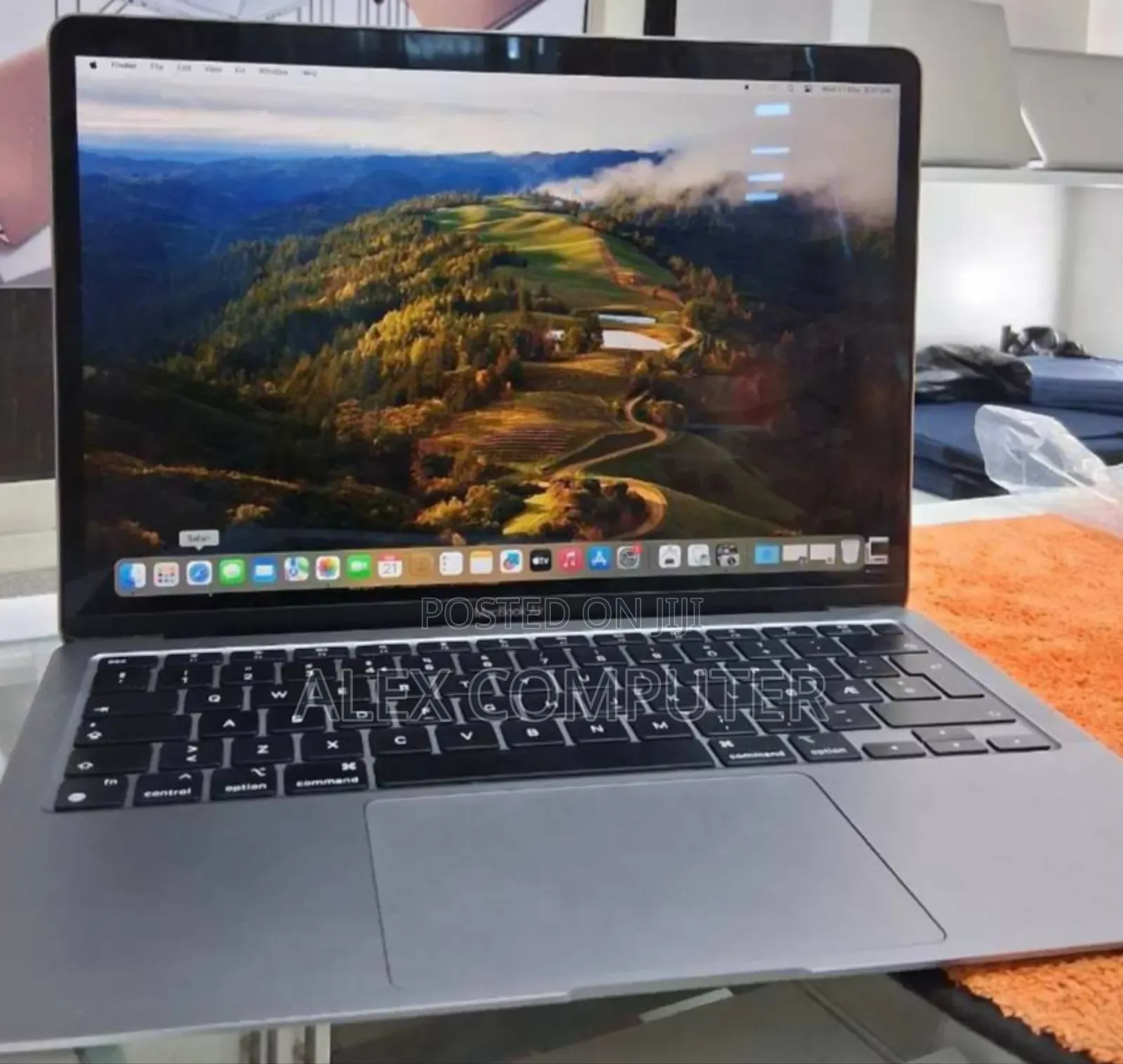 New Laptop Apple MacBook Air 2020 M1 8GB Apple M1 SSD 256GB