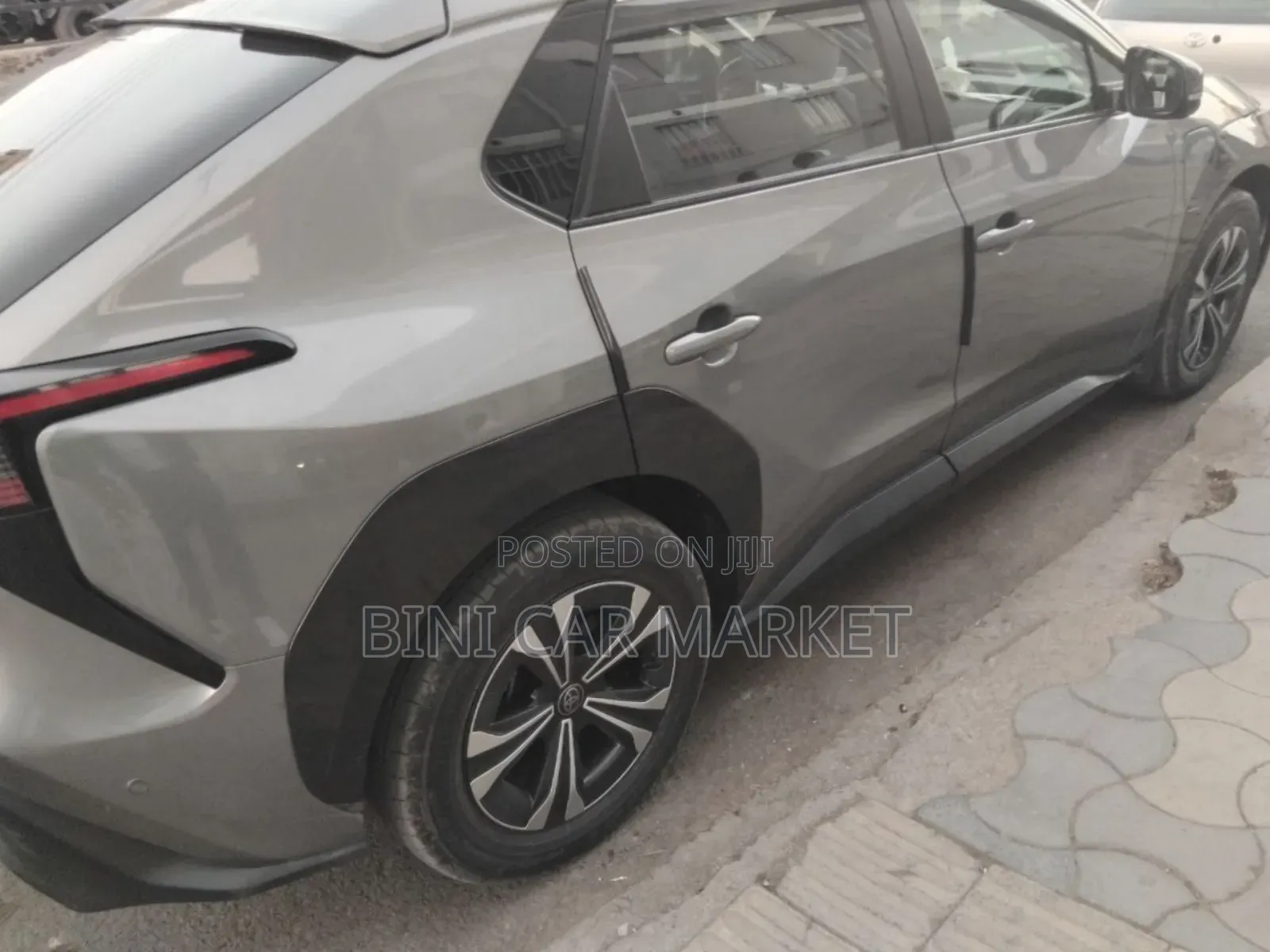 Toyota bZ4X 71.4 kWh FWD 2023 Gray