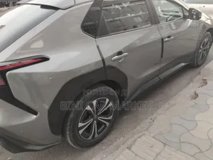Toyota bZ4X 71.4 kWh FWD 2023 Gray