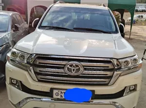 Toyota Land Cruiser 2017 White