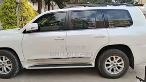 Toyota Land Cruiser 2017 White