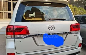 Toyota Land Cruiser 2017 White