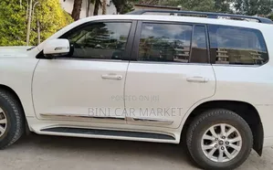Toyota Land Cruiser 2017 White