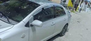 Toyota Yaris 2011 Silver