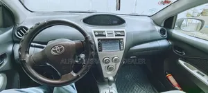 Toyota Yaris 2011 Silver