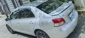 Toyota Yaris 2011 Silver