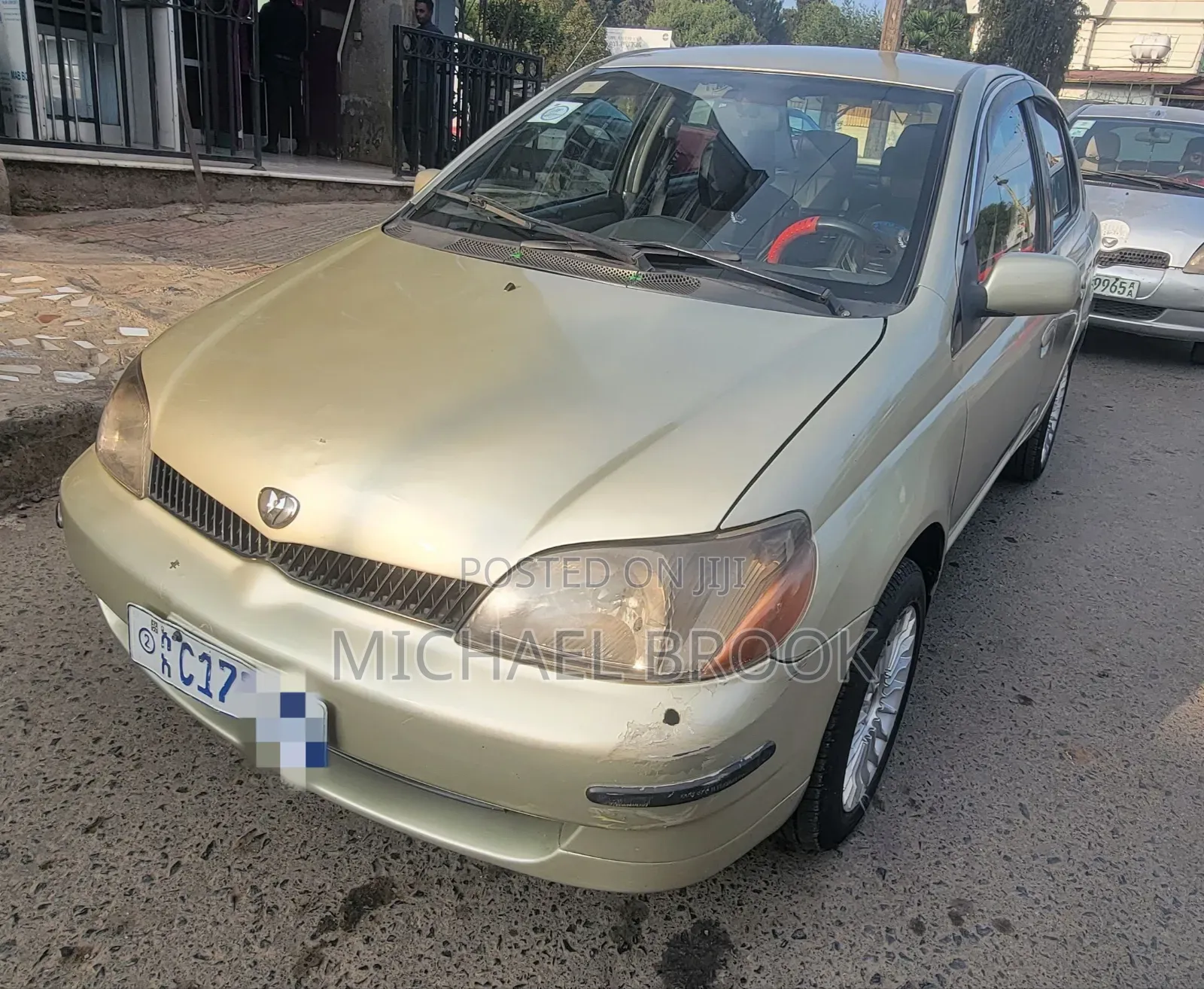 Toyota Platz 2001 Gold
