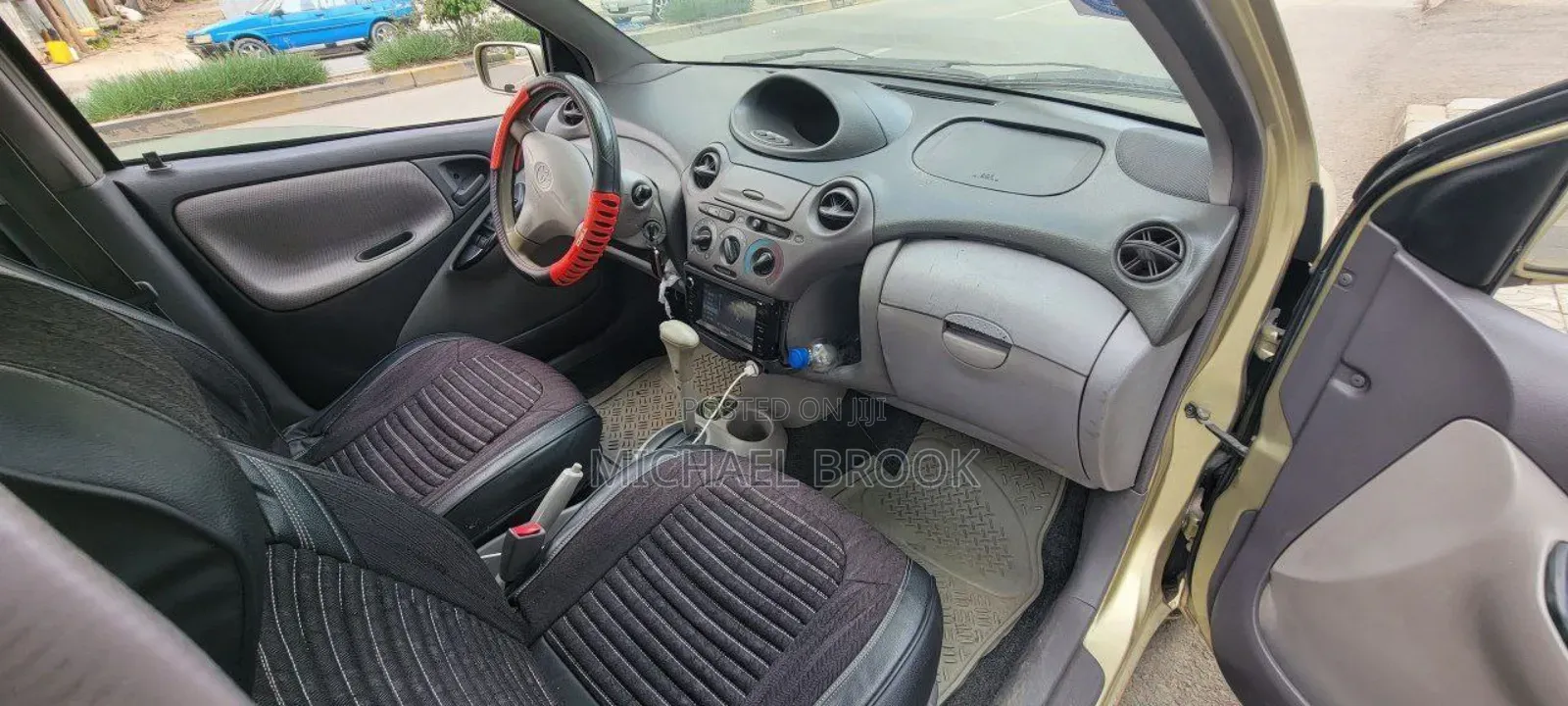 Toyota Platz 2001 Gold