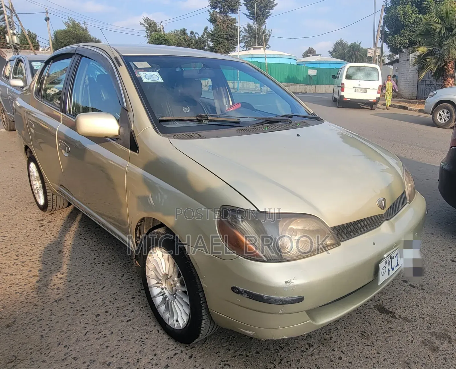 Toyota Platz 2001 Gold
