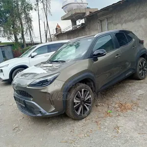 Toyota Yaris Cross 1.5 Hybrid AWD 2022 Gray