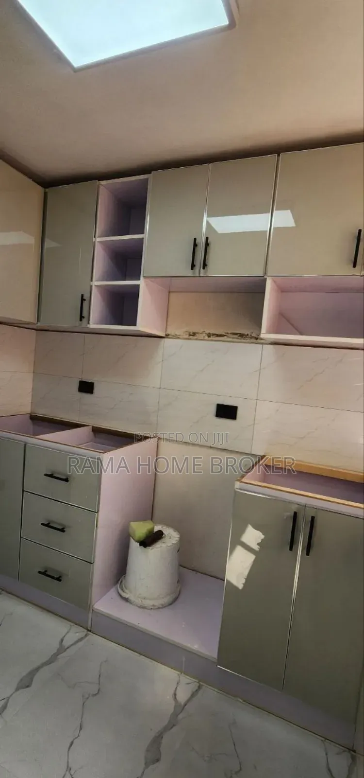 Furnished 3bdrm Condo in አያት 40/60 ኮንዶሚኒየም, Yeka for sale