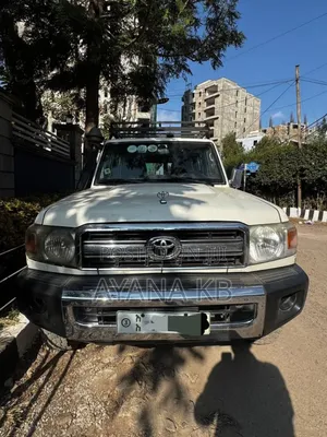 Toyota Land Cruiser 2011 White